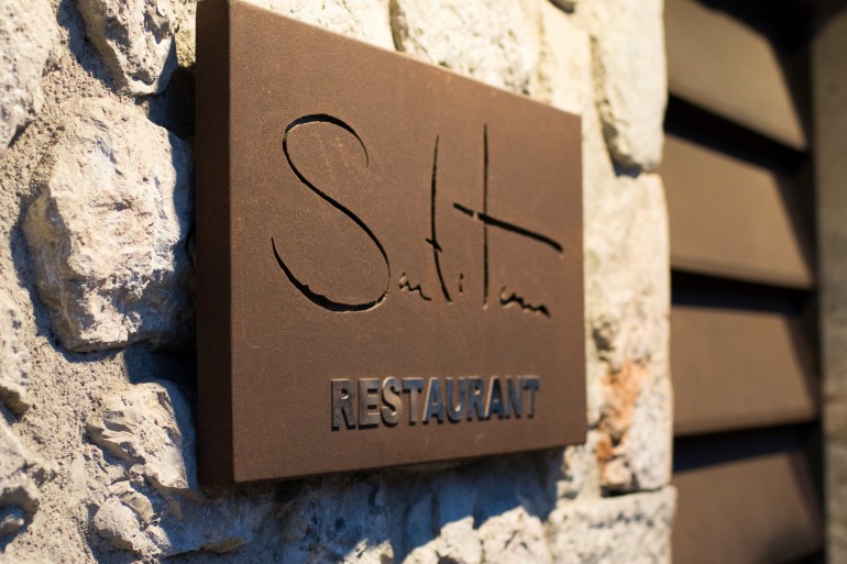 Sign for Restaurant Santi Taura