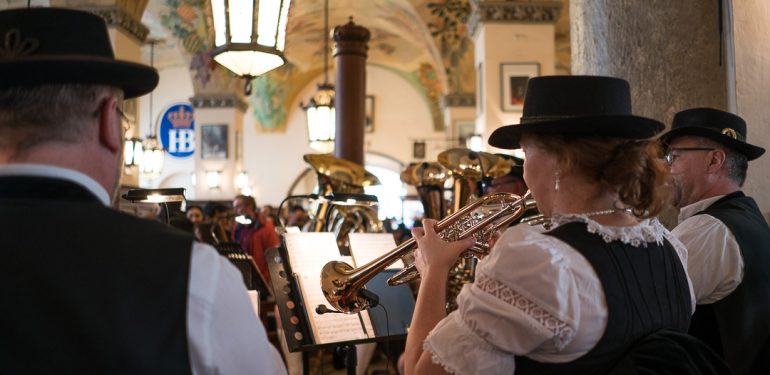 Hofbräuhaus am Platzl band playing